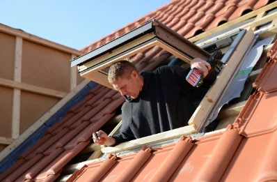 Pose de fenêtres de toit Velux à la Neuville-Vault
